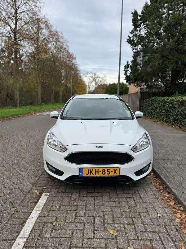 Wit Gebruikt 2017 Ford Focus Stationwagen | € 6.750 (Super prijs) - Afbeelding 1/4