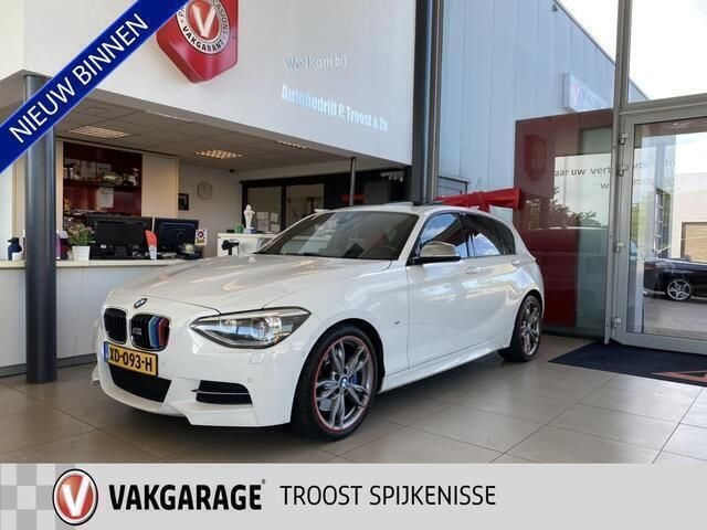 Wit Gebruikt 2013 BMW M135 Executive Hatchback | € 16.950 (Eerlijke prijs) - Afbeelding 1/4