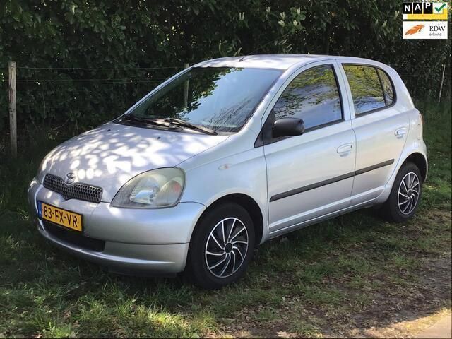 Grijs Gebruikt 2000 Toyota Yaris Luna Hatchback | € 3.100 (Eerlijke prijs) - Afbeelding 1/4