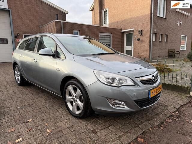 Grijs Gebruikt 2011 Opel Astra Edition Stationwagen | € 3.850 (Eerlijke prijs) - Afbeelding 1/4