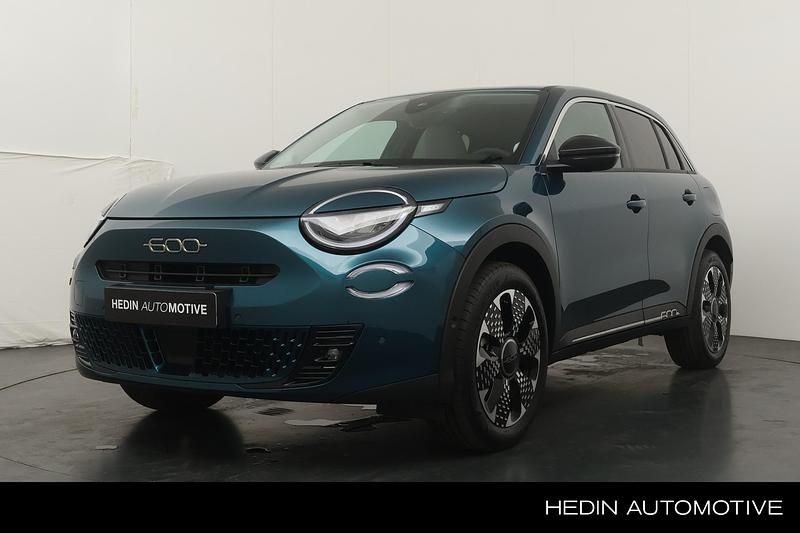 Zwart Nieuw 2026 Fiat 600E La Prima SUV | € 38.709 - Afbeelding 1/4
