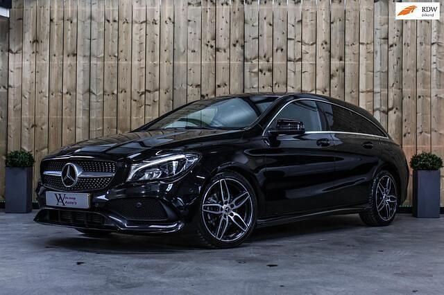 Zwart (metallic) Occasion 2016 Mercedes CLA180 Shooting Brake AMG Stationwagen | € 16.950 (Super prijs) - Afbeelding 1/4