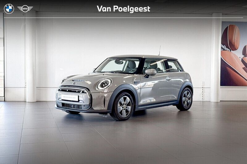 Moonwalk grey Gebruikt 2023 Mini Cooper Essential Hatchback | € 20.900 (Eerlijke prijs) - Afbeelding 1/4