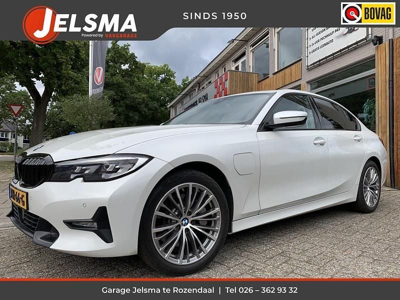 Wit Gebruikt 2021 BMW 330 Executive Sedan | € 28.500 (Super prijs) - Afbeelding 1/4