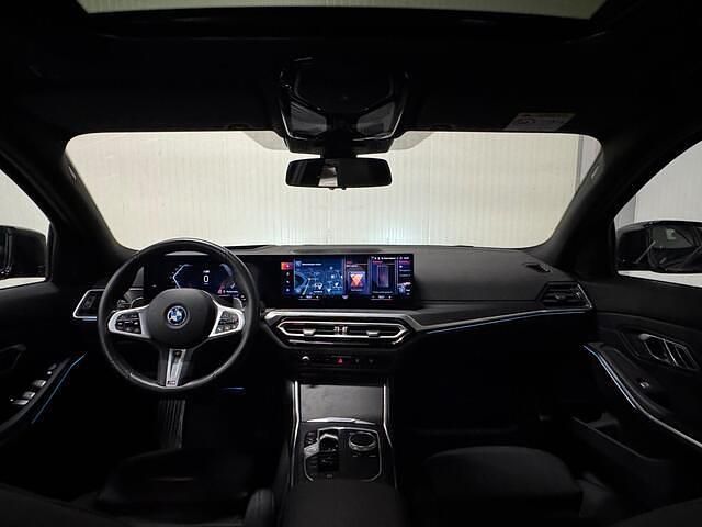 Occasion BMW 330 Shadowline 184 PK (135 kW) 2024 Zwart Stationwagen