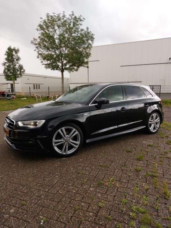 Zwart Occasion 2013 Audi A3 Hatchback | € 11.999 (Duur) - Afbeelding 1/4