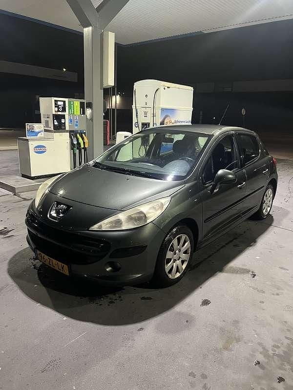 Gebruikt 2008 Peugeot 207 Sedan | € 2.900 (Iets duurder) - Afbeelding 1/4