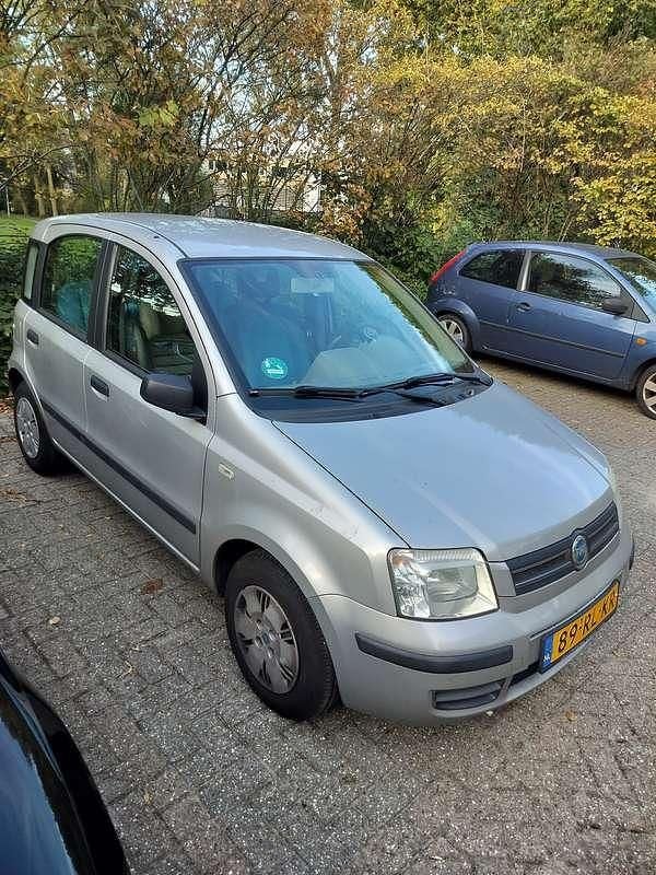 Zilver Occasion 2005 Fiat Panda Dynamic Hatchback | € 1.400 (Goede deal) - Afbeelding 1/4