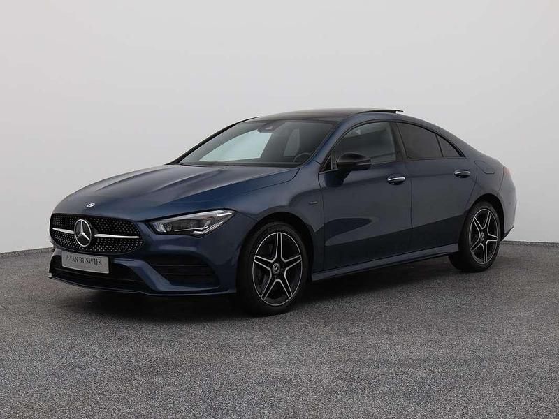 Blauw (metallic) Occasion 2021 Mercedes CLA250e Business Sedan | € 30.900 (Goede deal) - Afbeelding 1/4