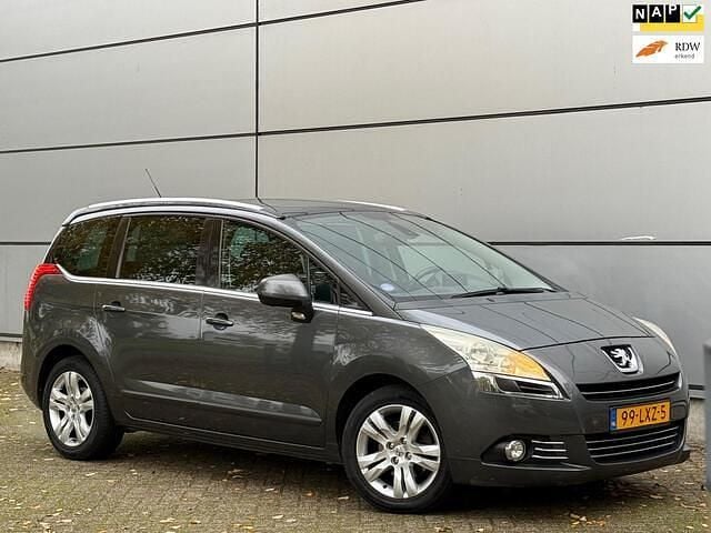 Grijs Gebruikt 2010 Peugeot 5008 GTi MPV | € 2.750 (Eerlijke prijs) - Afbeelding 1/4
