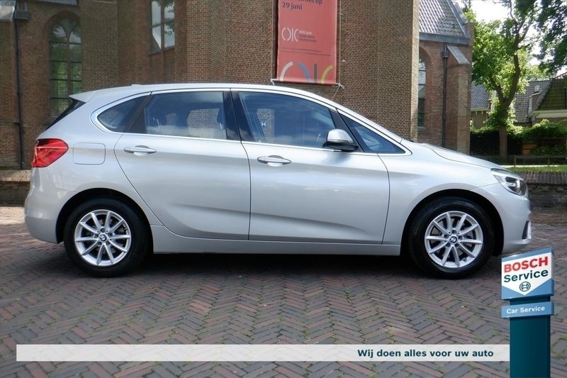 Grijs Gebruikt 2015 BMW 218 MPV | € 14.900 (Goede deal) - Afbeelding 1/4