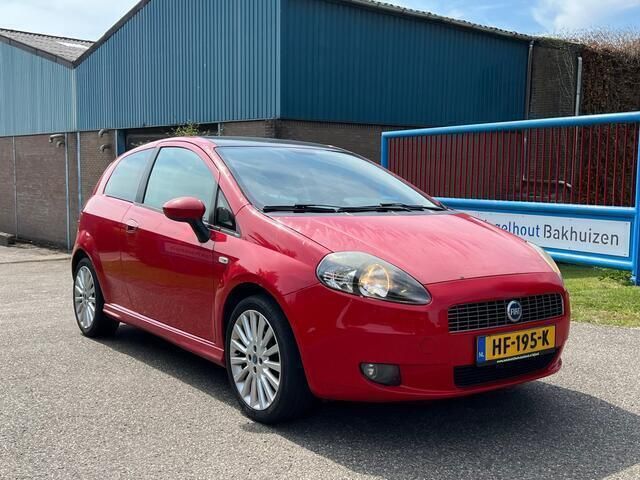 Rood Gebruikt 2006 Fiat Grande Punto Hatchback | € 999 (Eerlijke prijs) - Afbeelding 1/4