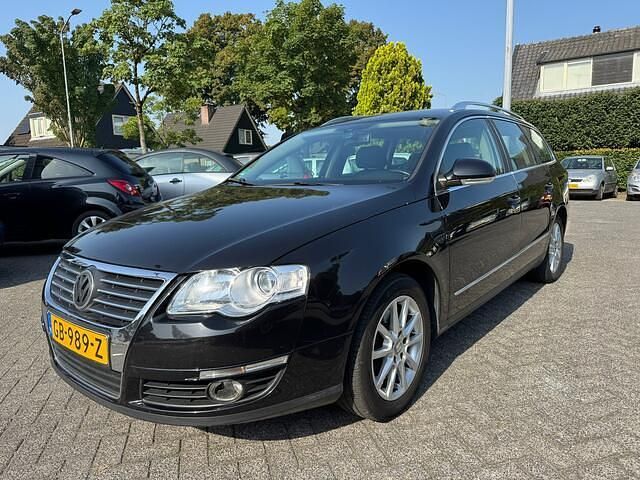 Zwart Gebruikt 2006 VW Passat Highline Stationwagen | € 2.299 (Eerlijke prijs) - Afbeelding 1/4