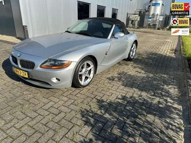 Grijs Gebruikt 2003 BMW Z4 Cabriolet | € 13.995 (Eerlijke prijs) - Afbeelding 1/4