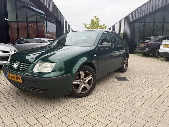 Groen Gebruikt 2004 VW Bora Sedan | € 799 (Eerlijke prijs) - Afbeelding 1/4