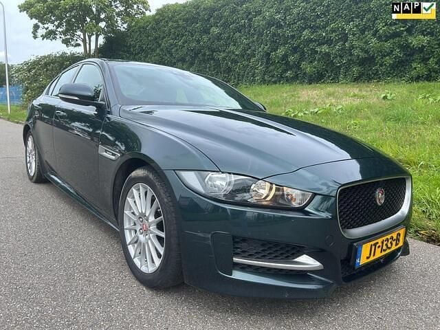 Groen Gebruikt 2016 Jaguar XE Portfolio Sedan | € 8.950 (Eerlijke prijs) - Afbeelding 1/4