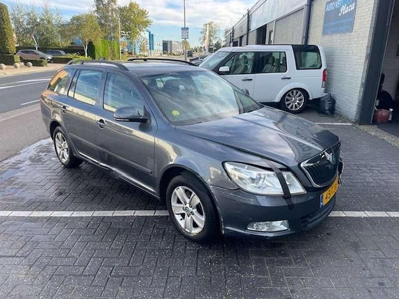 Gebruikt 2012 Skoda Octavia Stationwagen | € 1.895 (Super prijs) - Afbeelding 1/4