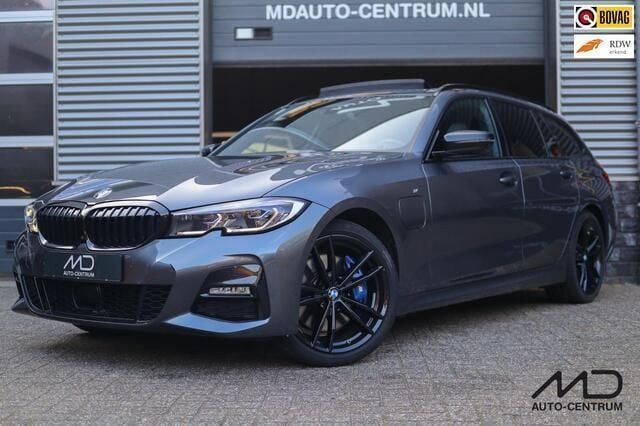 Grijs Gebruikt 2021 BMW 330 M Sport Stationwagen | € 37.995 (Eerlijke prijs) - Afbeelding 1/4