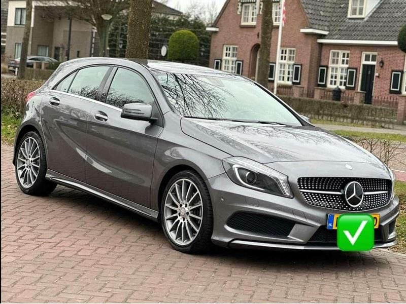 Grijs Occasion 2015 Mercedes A180 Ambition Stationwagen | € 13.750 (Eerlijke prijs) - Afbeelding 1/4