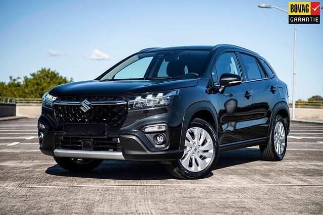 Zwart Gebruikt 2024 Suzuki SX4 S-Cross SUV | € 29.845 - Afbeelding 1/4