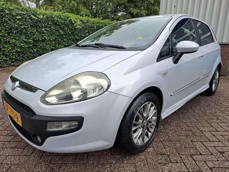 Wit Gebruikt 2011 Fiat Punto Evo Dynamic Hatchback | € 1.795 (Super prijs) - Afbeelding 1/4