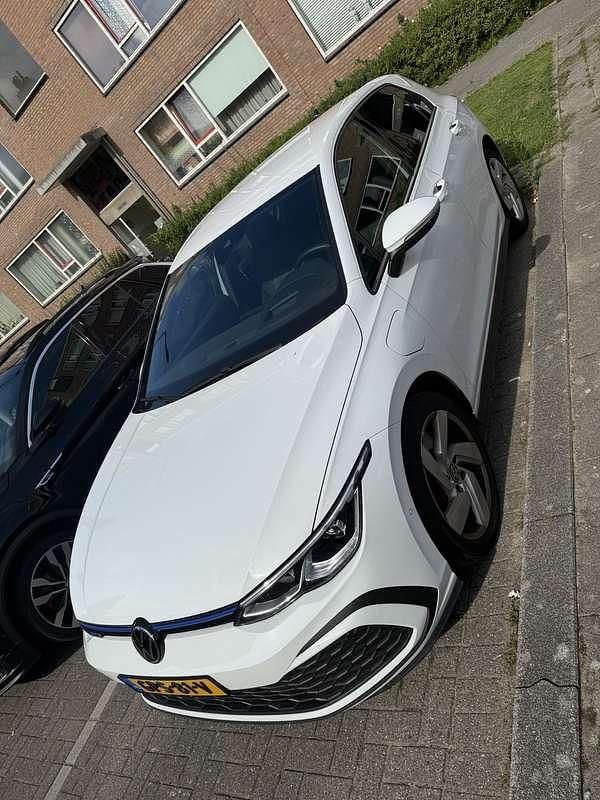 Wit Gebruikt 2021 VW Golf VIII GTE Sedan | € 24.000 (Super prijs) - Afbeelding 1/4