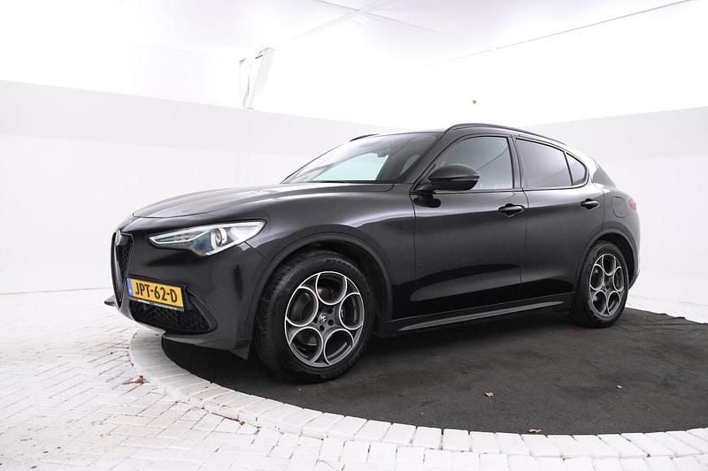 Zwart (metallic) Occasion 2020 Alfa Romeo Stelvio Tech Edition SUV | € 26.999 (Super prijs) - Afbeelding 1/4