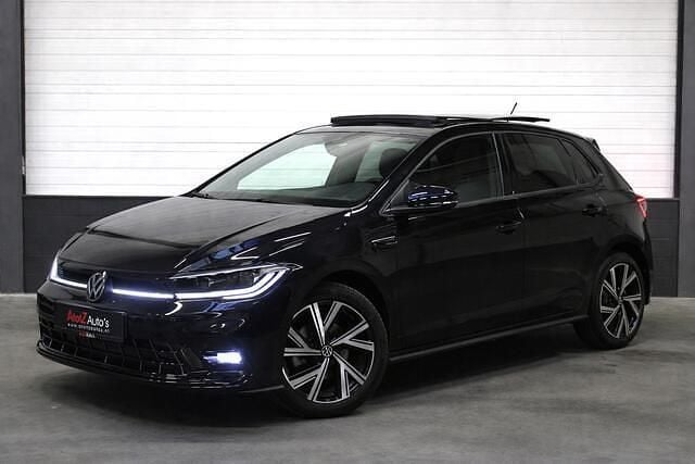 Zwart (metallic) Occasion 2025 VW Polo R-line Hatchback | € 27.995 (Eerlijke prijs) - Afbeelding 1/4