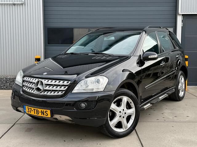 Zwart (metallic) Gebruikt 2006 Mercedes 280 SUV | € 7.299 (Goede deal) - Afbeelding 1/4