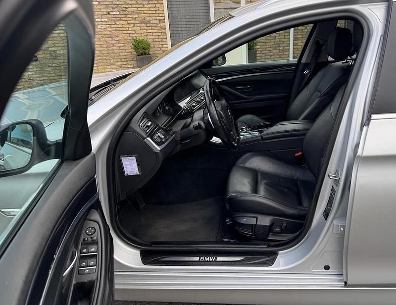 Grijs Gebruikt 2013 BMW 520 Executive Stationwagen | € 10.999 (Goede deal) - Afbeelding 1/4