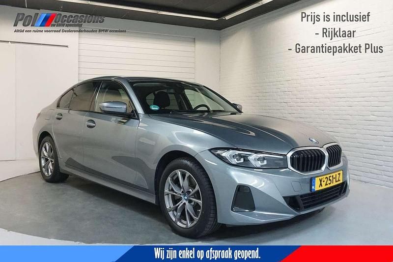 Grijs Occasion 2023 BMW 320e Sedan | € 32.800 (Eerlijke prijs) - Afbeelding 1/4