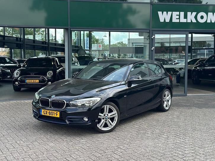 Zwart Gebruikt 2015 BMW 118 Sport Line Hatchback | € 8.995 (Duur) - Afbeelding 1/4