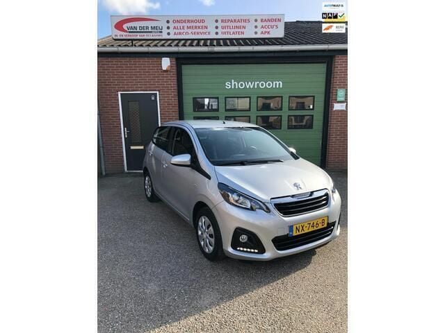 Grijs Gebruikt 2017 Peugeot 108 Active Hatchback | € 7.650 (Iets duurder) - Afbeelding 1/4
