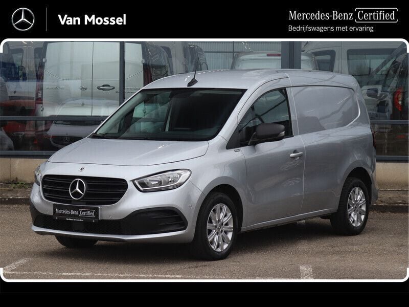 Grijs Gebruikt 2024 Mercedes Citan 110 Van | € 25.945 (Eerlijke prijs) - Afbeelding 1/4