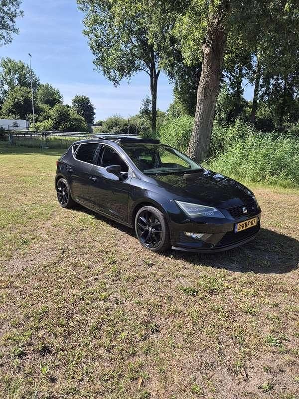 Zwart Gebruikt 2013 Seat Leon FR Stationwagen | € 8.000 (Eerlijke prijs) - Afbeelding 1/4