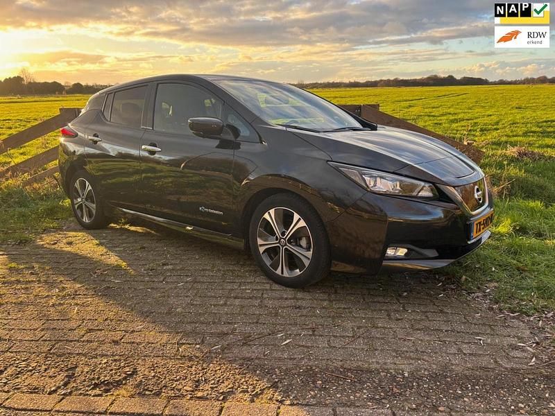Zwart Gebruikt 2018 Nissan Leaf Tekna Hatchback | € 9.995 (Eerlijke prijs) - Afbeelding 1/4