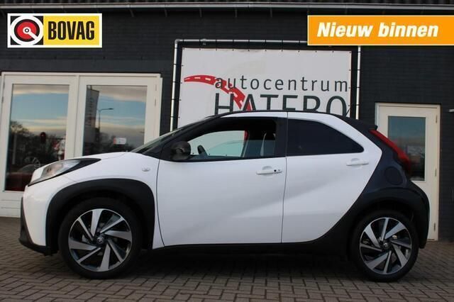 Wit Gebruikt 2024 Toyota Aygo BlackLine Hatchback | € 19.450 (Eerlijke prijs) - Afbeelding 1/4