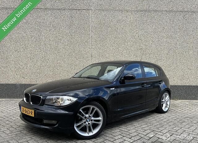 Zwart Gebruikt 2009 BMW 116 Hatchback | € 1.995 (Super prijs) - Afbeelding 1/4