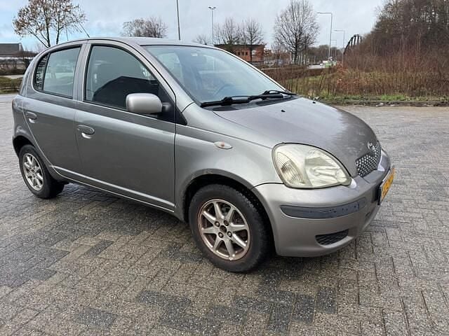 Occasion Toyota Yaris Terra 65 PK (47 kW) 2003 Grijs Hatchback