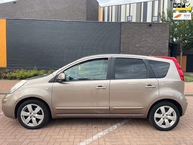 Bruin Occasion 2008 Nissan Note Acenta MPV | € 1.750 (Eerlijke prijs) - Afbeelding 1/4