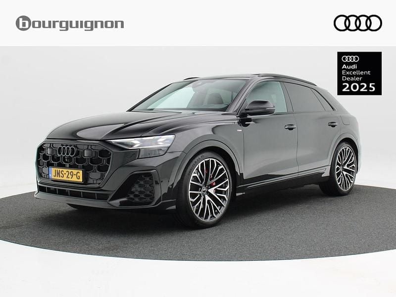 Zwart Occasion 2025 Audi Q8 Competition SUV | € 107.850 (Duur) - Afbeelding 1/4