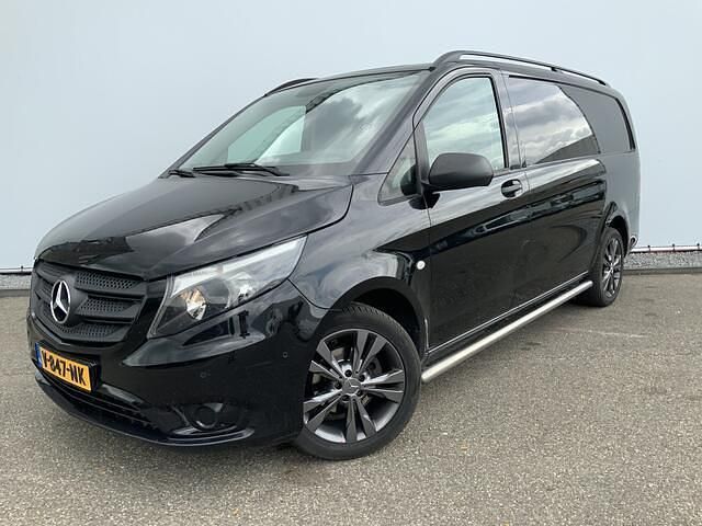Zwart Gebruikt 2018 Mercedes Vito MPV | € 11.950 (Eerlijke prijs) - Afbeelding 1/4