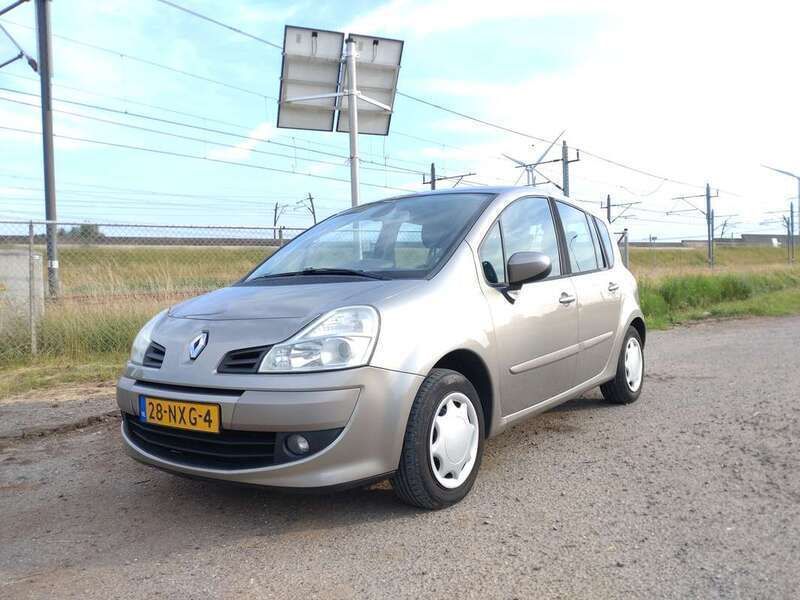 Beige Gebruikt 2011 Renault Grand Modus Dynamique MPV | € 3.499 (Goede deal) - Afbeelding 1/4