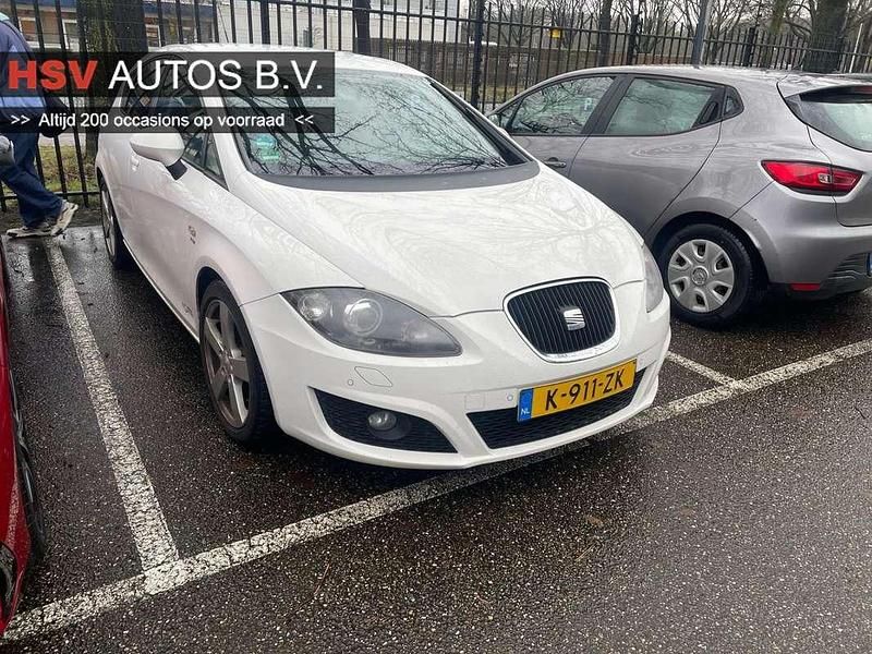Wit Occasion 2012 Seat Leon Copa Hatchback | € 3.450 (Super prijs) - Afbeelding 1/3
