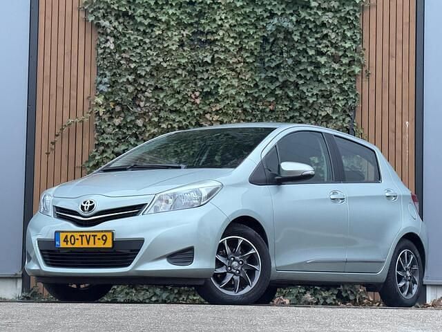 Occasion Toyota Yaris 99 PK (72 kW) 2012 Grijs Hatchback