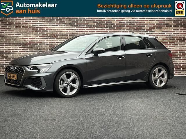 Grijs Gebruikt 2024 Audi A3 Sportback S-Line Hatchback | € 31.500 (Super prijs) - Afbeelding 1/4