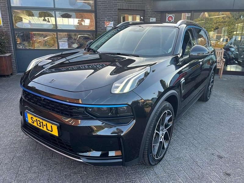 Zwart, metallic lak Gebruikt 2023 Lynk & Co 01 SUV | € 25.950 (Eerlijke prijs) - Afbeelding 1/4
