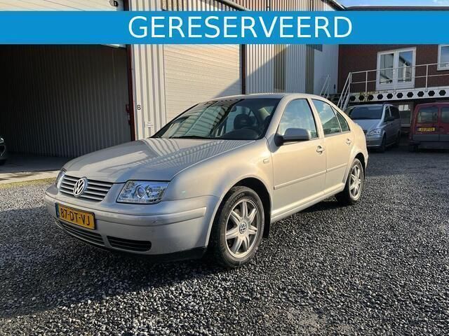 Grijs Gebruikt 2000 VW Bora Sedan | € 1.295 (Iets duurder) - Afbeelding 1/4