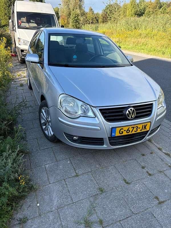 Grijs Gebruikt 2009 VW Polo Trendline Hatchback | € 2.999 (Eerlijke prijs) - Afbeelding 1/4