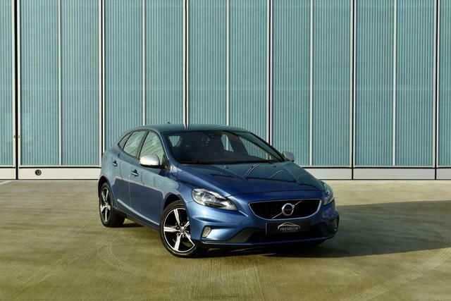 Blauw Gebruikt 2016 Volvo V40 R-Design Stationwagen | € 15.295 (Eerlijke prijs) - Afbeelding 1/4